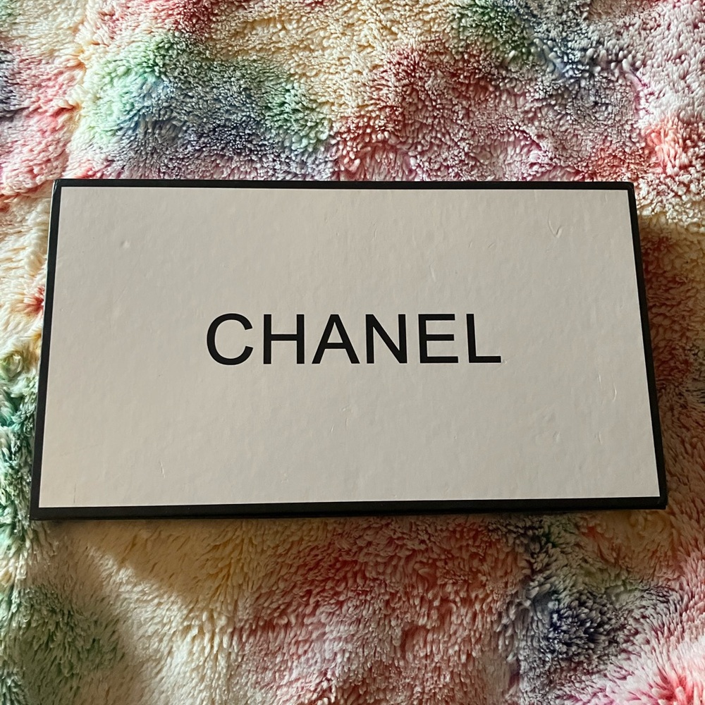 Chanel make up and perfume (missing one perfume)